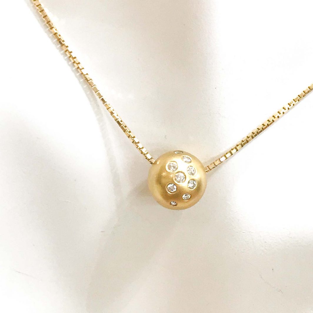 Gold Diamond Pendant And Chain