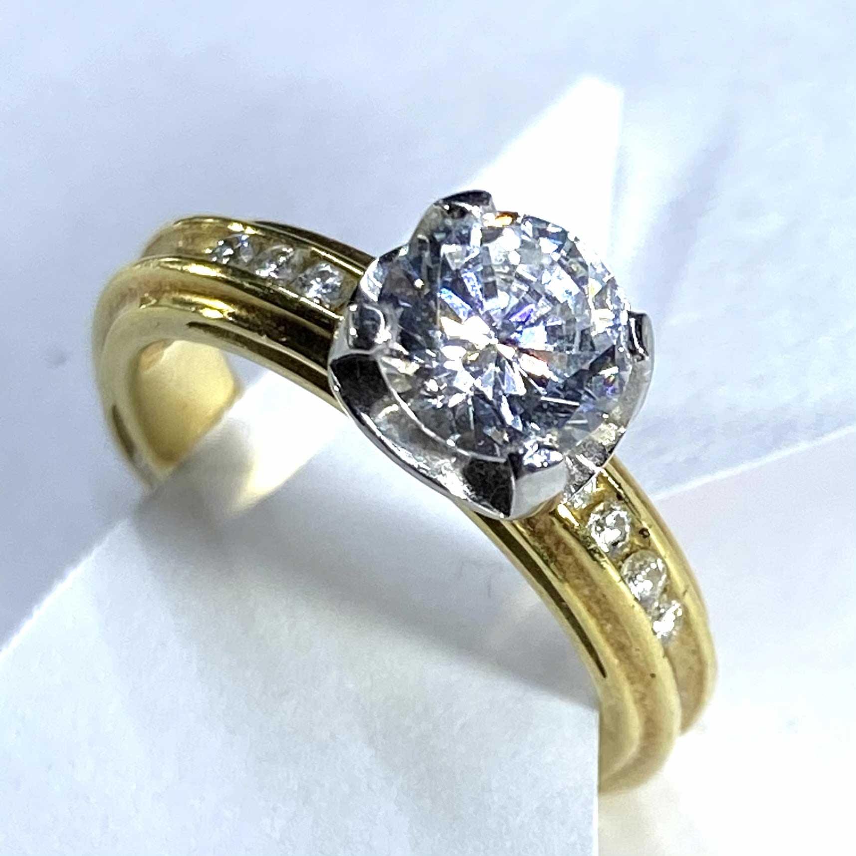 Buy Hitkaray Halo Diamond Light weight Ring | www.vvsjewelrystore.com